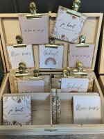 klembordjes met kaartjes met verschillende teksten verschillende klembordjes met mooie teksten